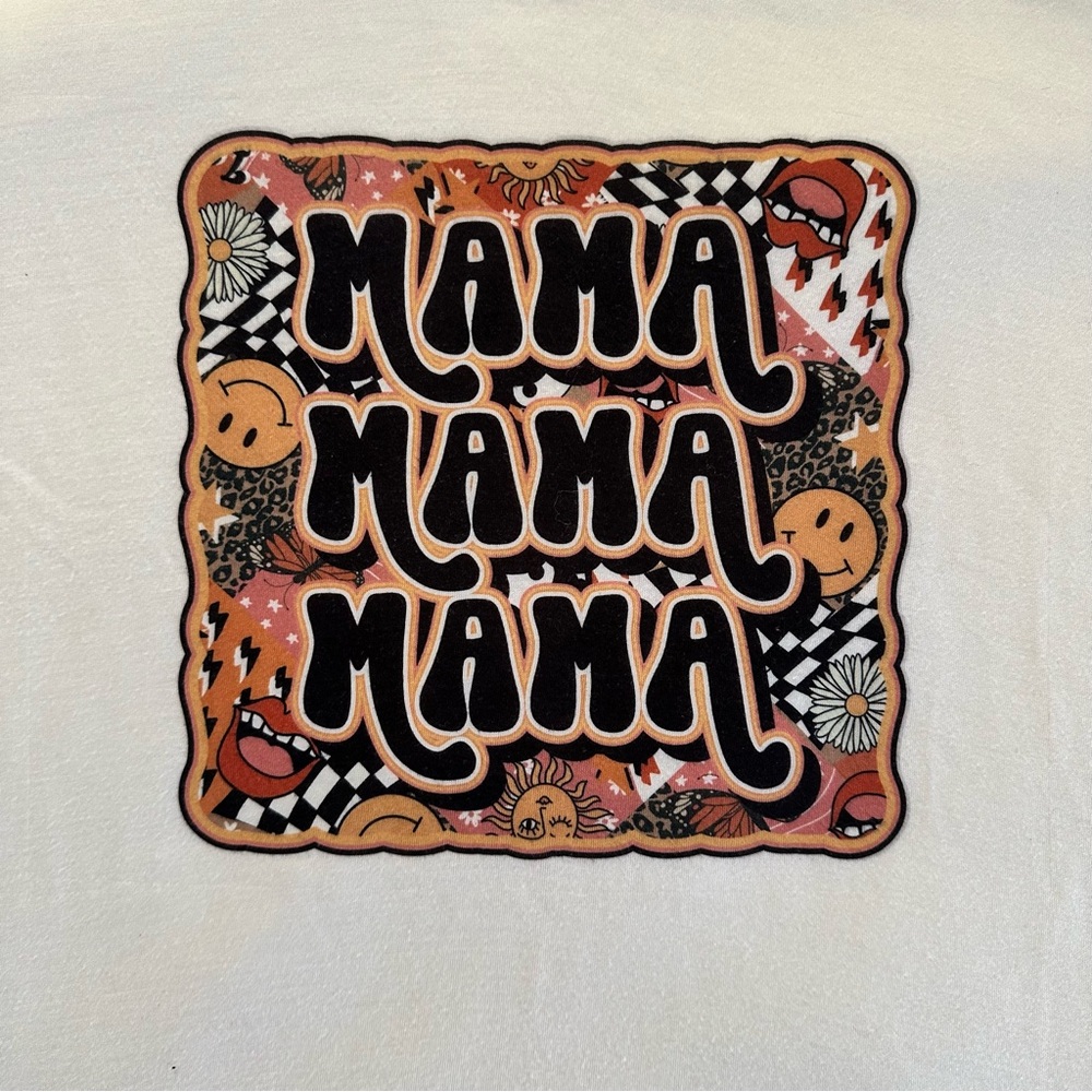 Graphic Tee with 'MAMA' Design